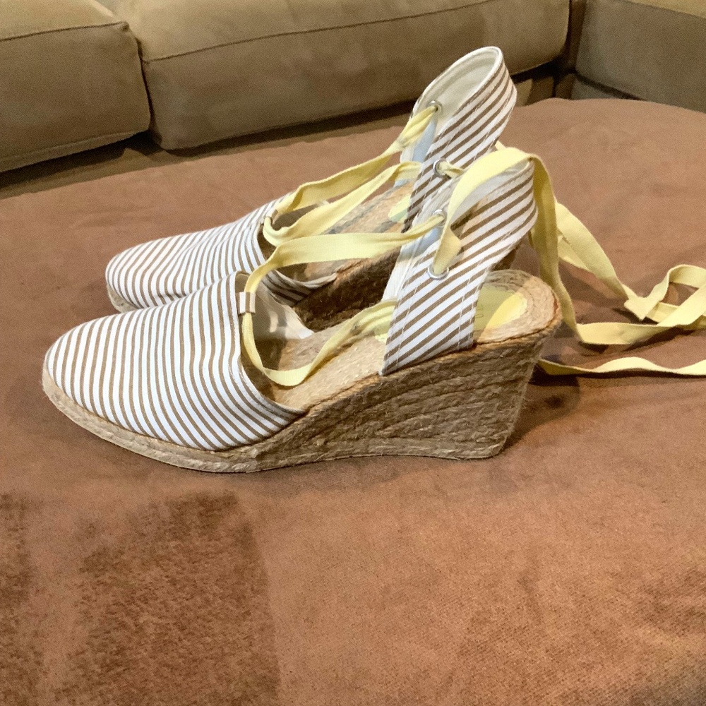 Gap Tan Yellow 8 Wedge Platform Coastal Cottagecore Feminine Normcore Coquette